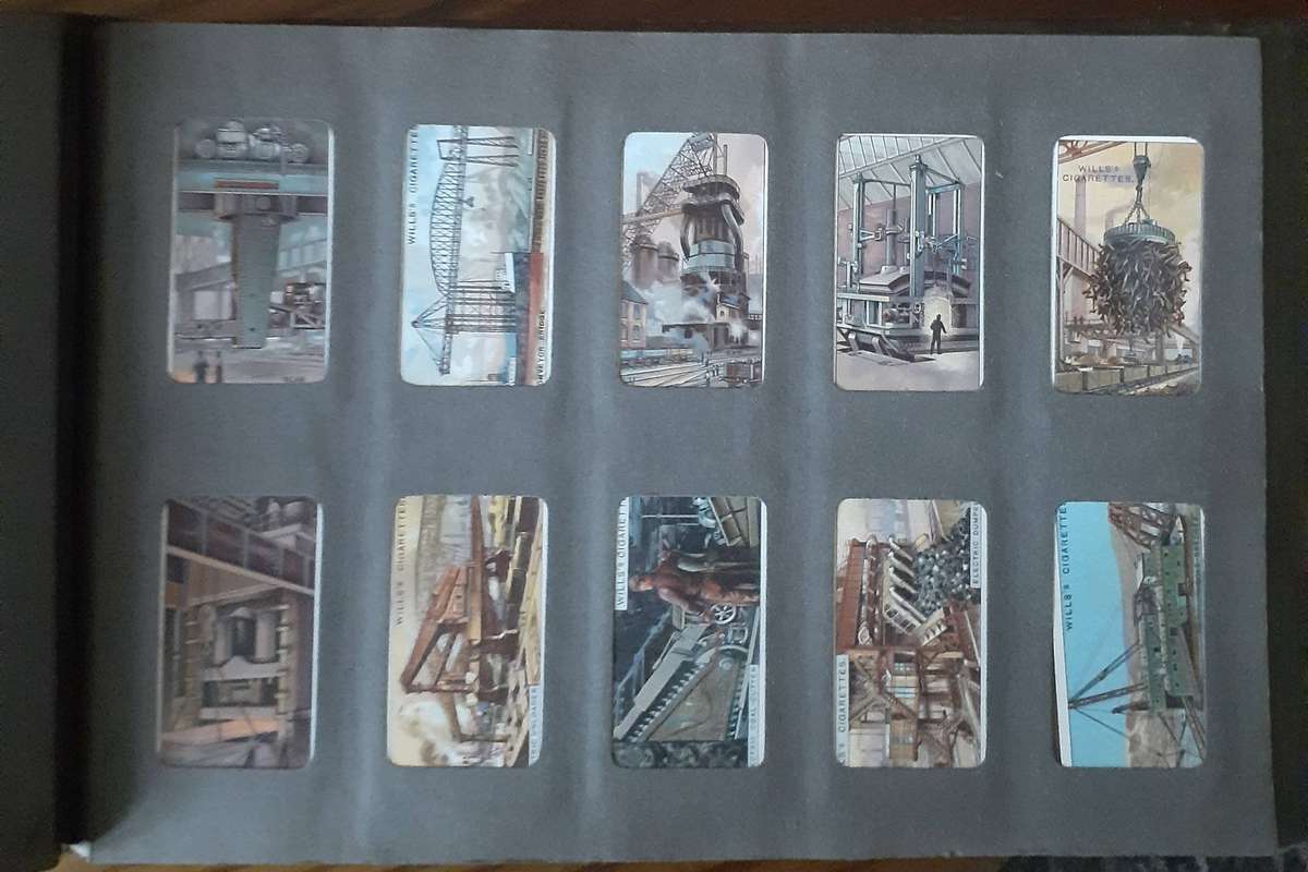 VINTAGE ANTIQUE LONDON CIGARETTE CARD ALBUM!