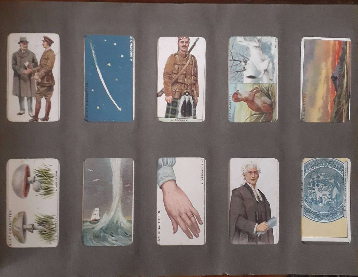 VINTAGE ANTIQUE LONDON CIGARETTE CARD ALBUM!