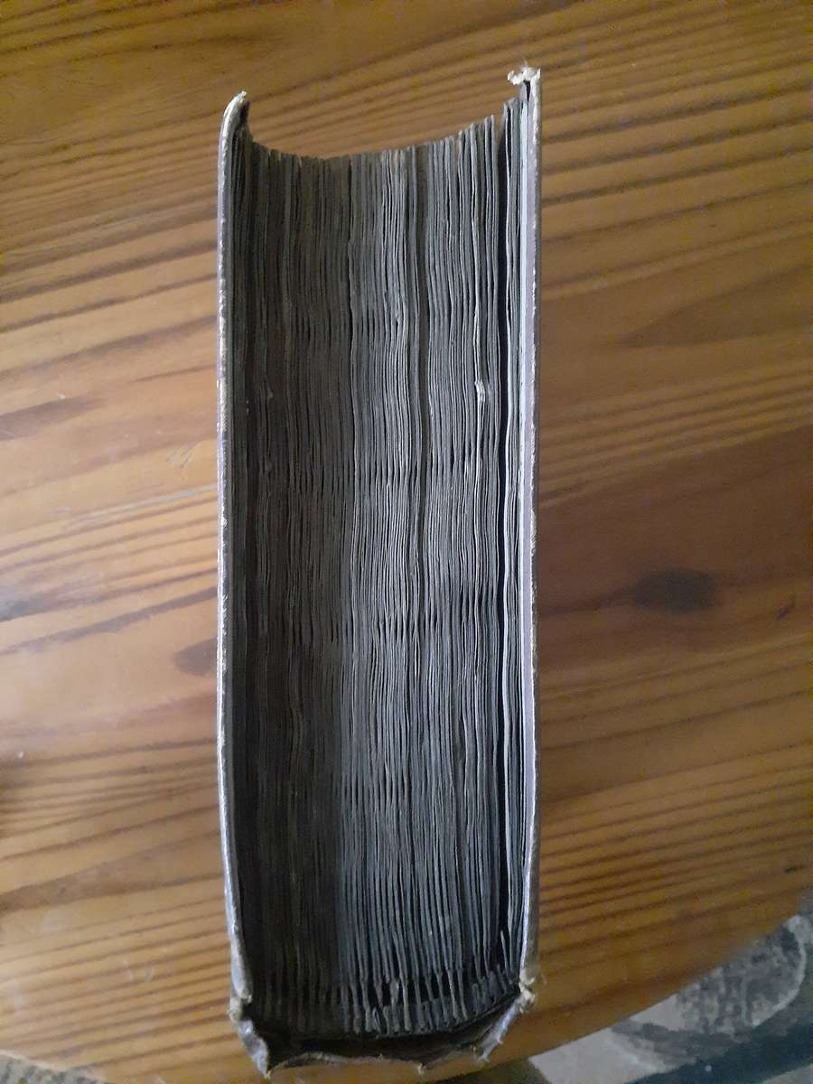 VINTAGE ANTIQUE LONDON CIGARETTE CARD ALBUM!