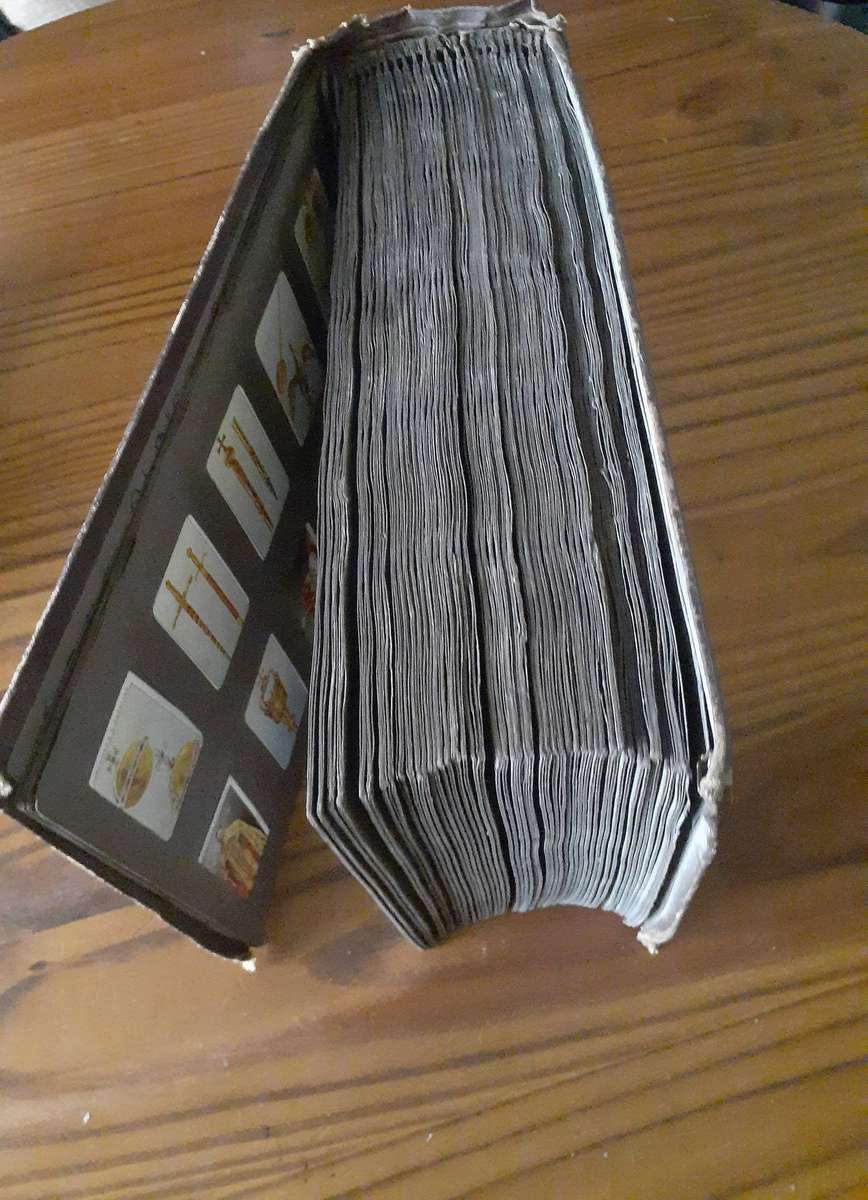 VINTAGE ANTIQUE LONDON CIGARETTE CARD ALBUM!