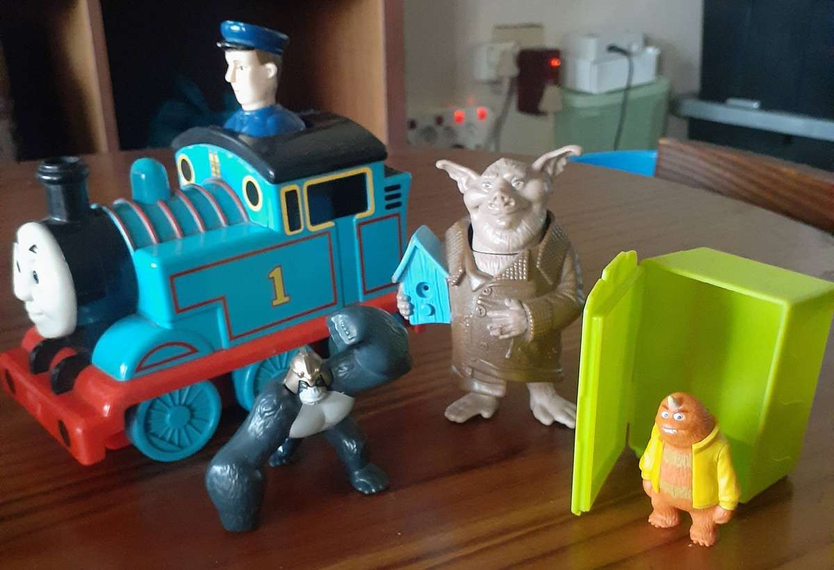 VINTAGE ASSORTED TOYS!