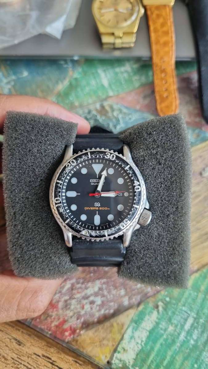 Seiko Quartz Diver 200m  Black Dial, Rubber Strap