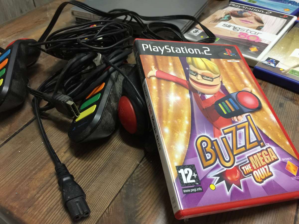 Play Station 2 complete +  Buzz + Singstar Games + 8MB Memory Card