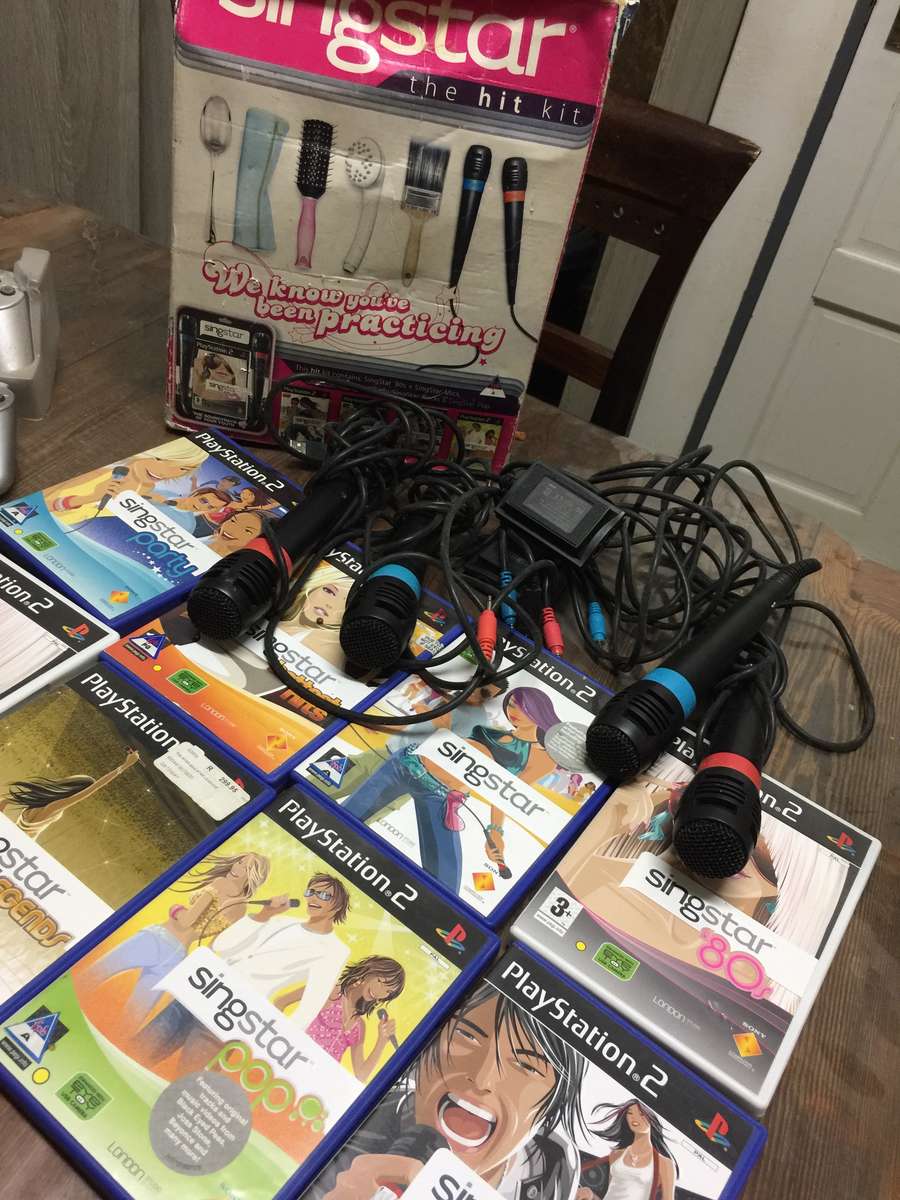 Play Station 2 complete +  Buzz + Singstar Games + 8MB Memory Card