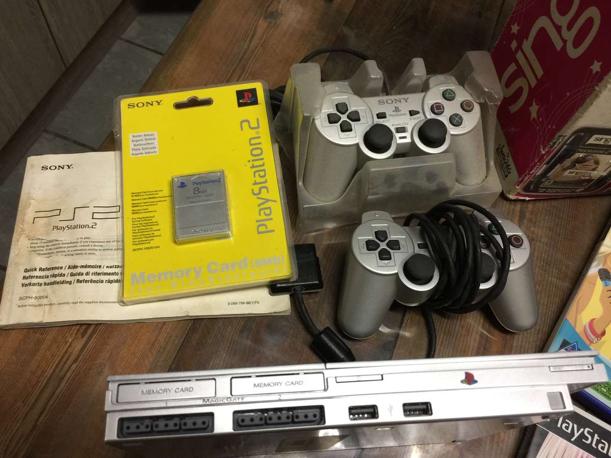 Play Station 2 complete +  Buzz + Singstar Games + 8MB Memory Card