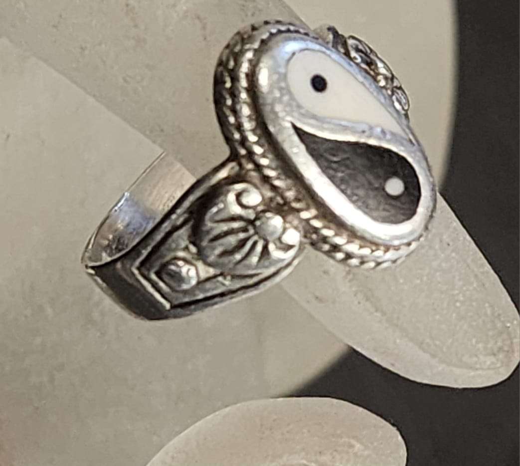 YING AND YANG 925 SILVER RING.