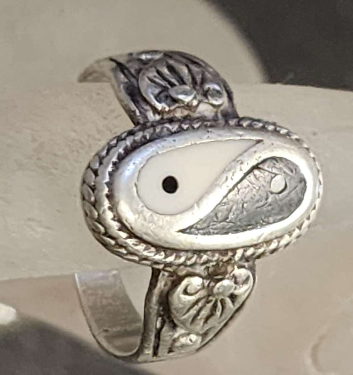 YING AND YANG 925 SILVER RING.