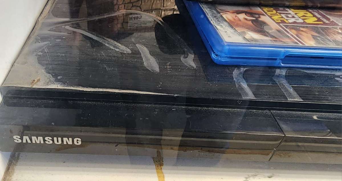 SAMSUNG BLU-RAY 3D DVD PLAYER WITH REMOTE. MODEL-DBD-D5500