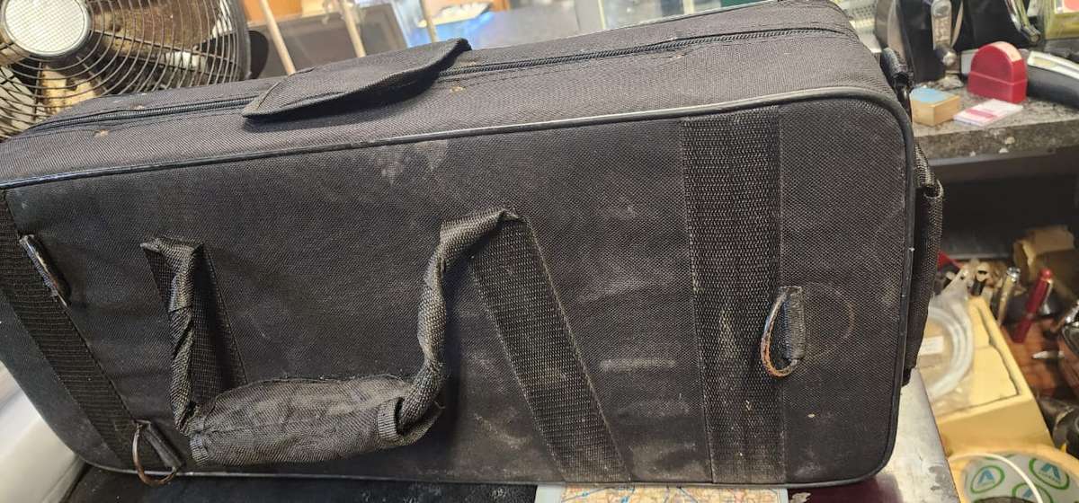 UNIVERSAL DOLNET PARIS TRUMPET.