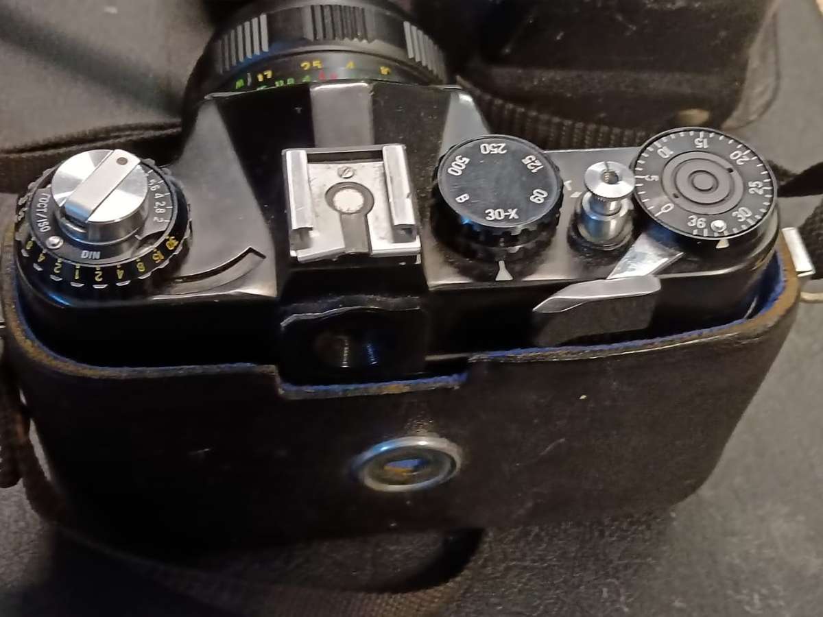 Vintage Russian Zenit 11 Film Camera SLR with 44M-4 Helios Lens USSR Soviet.