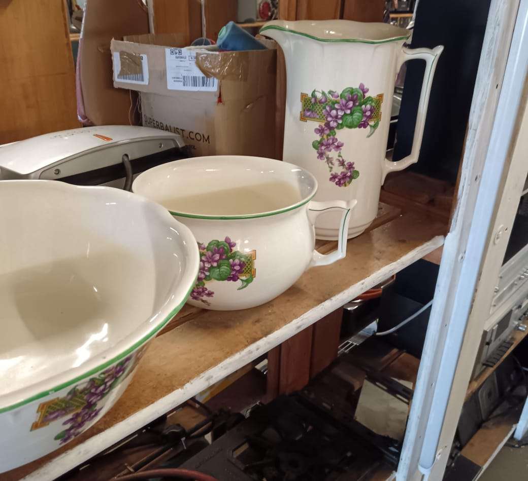 ANTIQUE VANITY 3 PIECE SET.PORCELAIN NEW HALL HANLEY STAFFORDSHIRE ENGLAND.