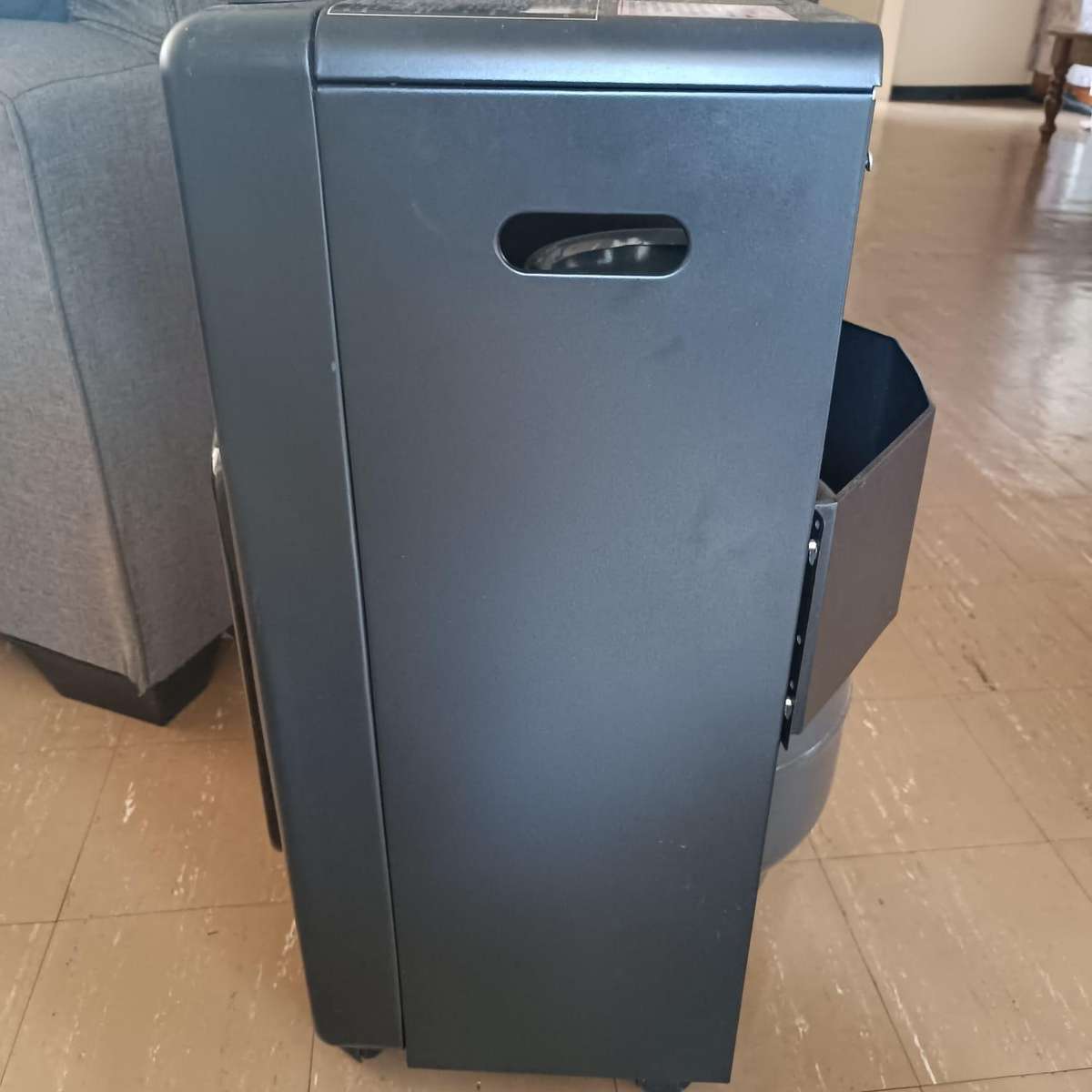 3 Panel Gas Heater with Regulator & Wheels - Goldair - GGH-42BA, with empty Gaz Cylinders 9kg