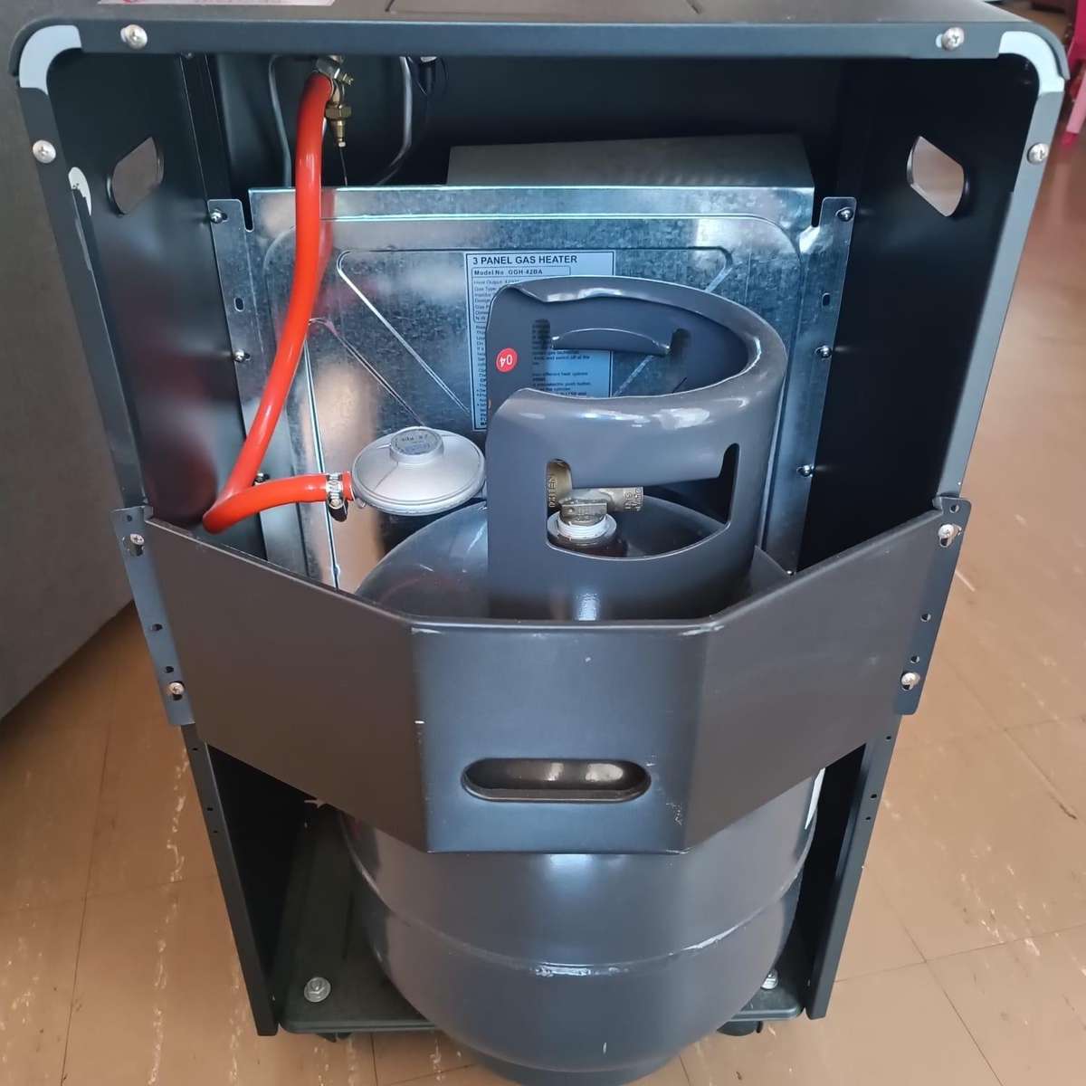 3 Panel Gas Heater with Regulator & Wheels - Goldair - GGH-42BA, with empty Gaz Cylinders 9kg