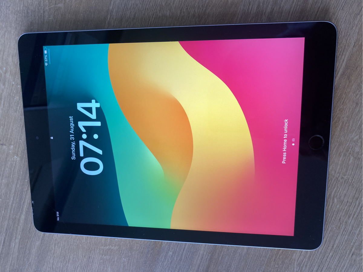 Apple IPad 6th Gen 128GB LTE