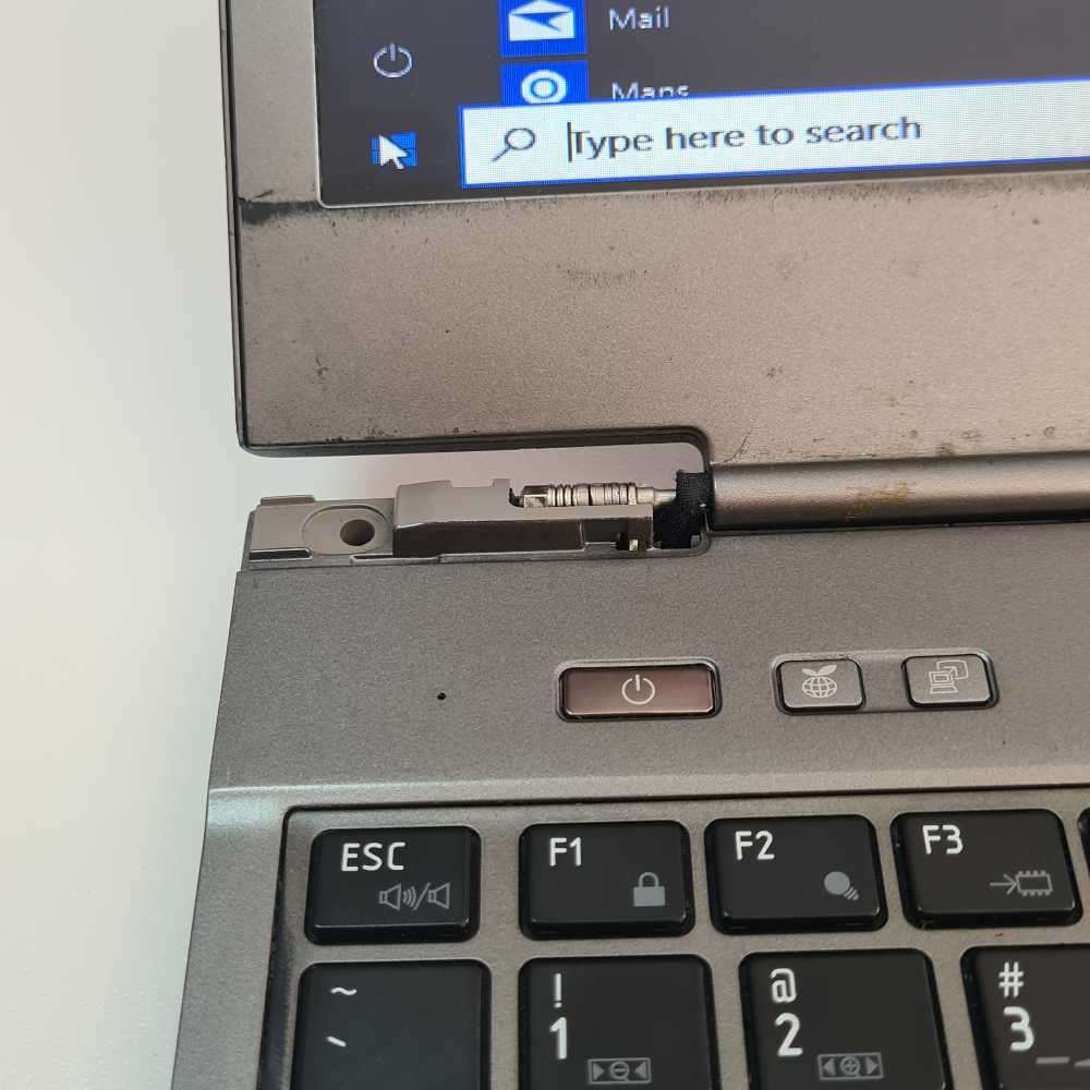 Core I7 vPro Toshiba Portage Z930 with SSD (read details and see all pictures)