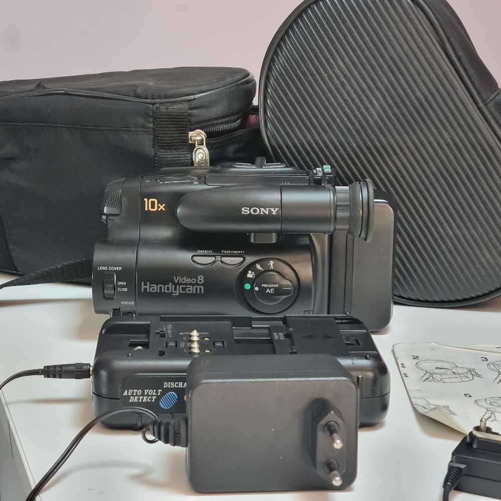 Sony Video Camera CCD-TR202E (See details)