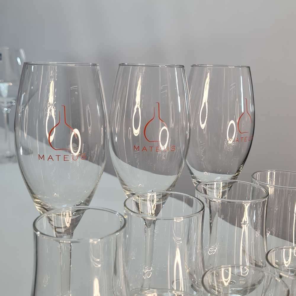 Scott Zwiesel Lot of 30 wine glasses including Scott Zwiesel and Mateus Crystal