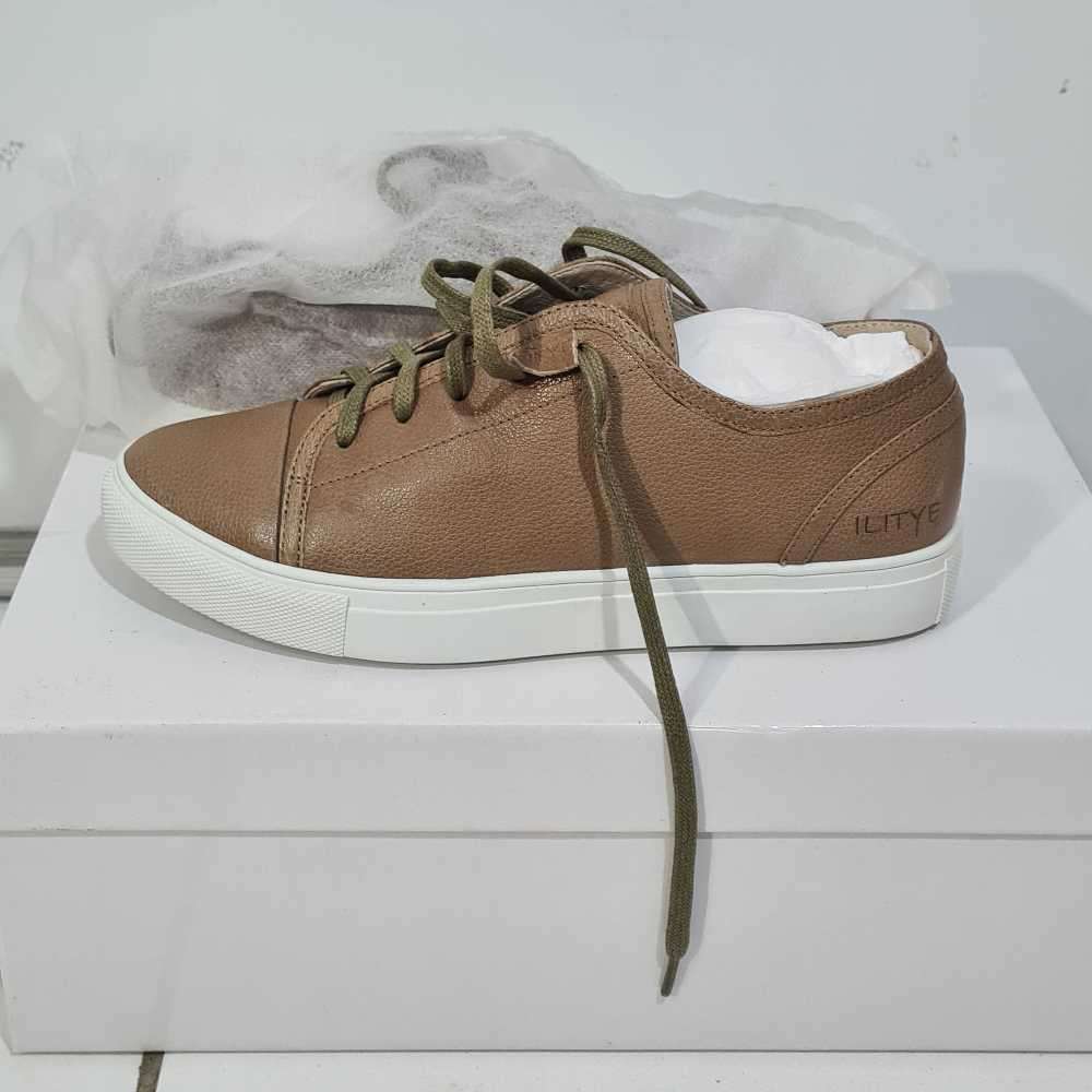 Beautiful Women's / Girl's shoes size 3.5