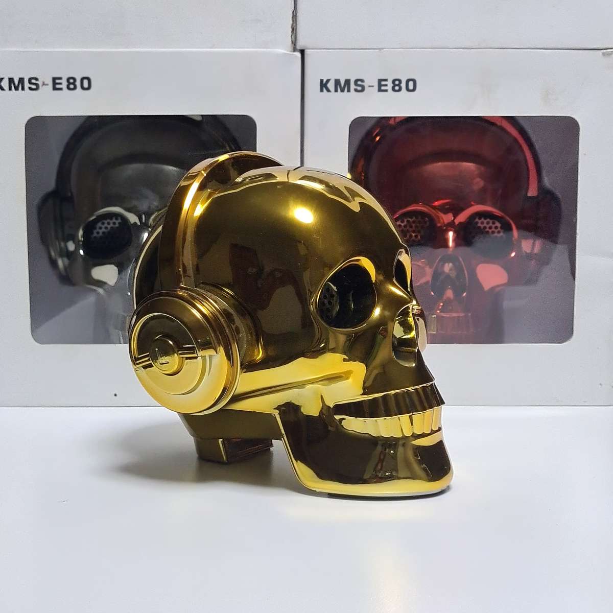 KMS Skull Bluetooth speaker with LED rgb lighting eye sockets