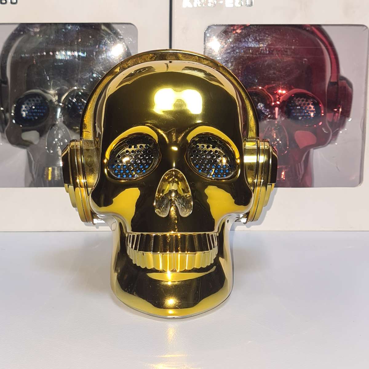 KMS Skull Bluetooth speaker with LED rgb lighting eye sockets