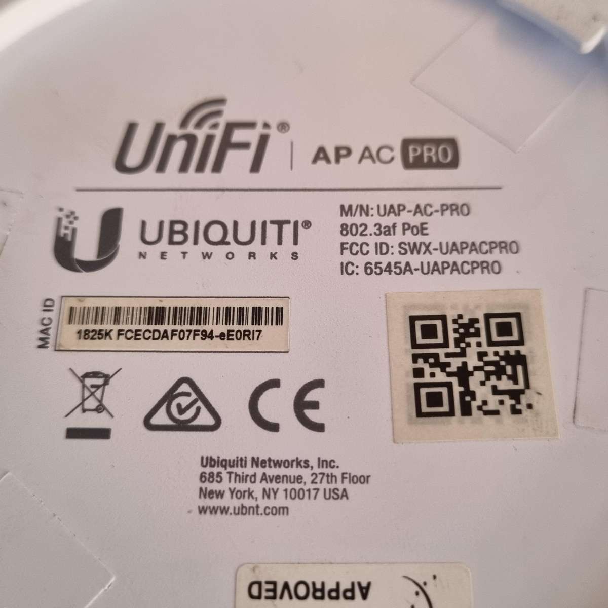 2x Ubiquiti UniFi Access Points  UAP & UAP-AC-PRO (PoE