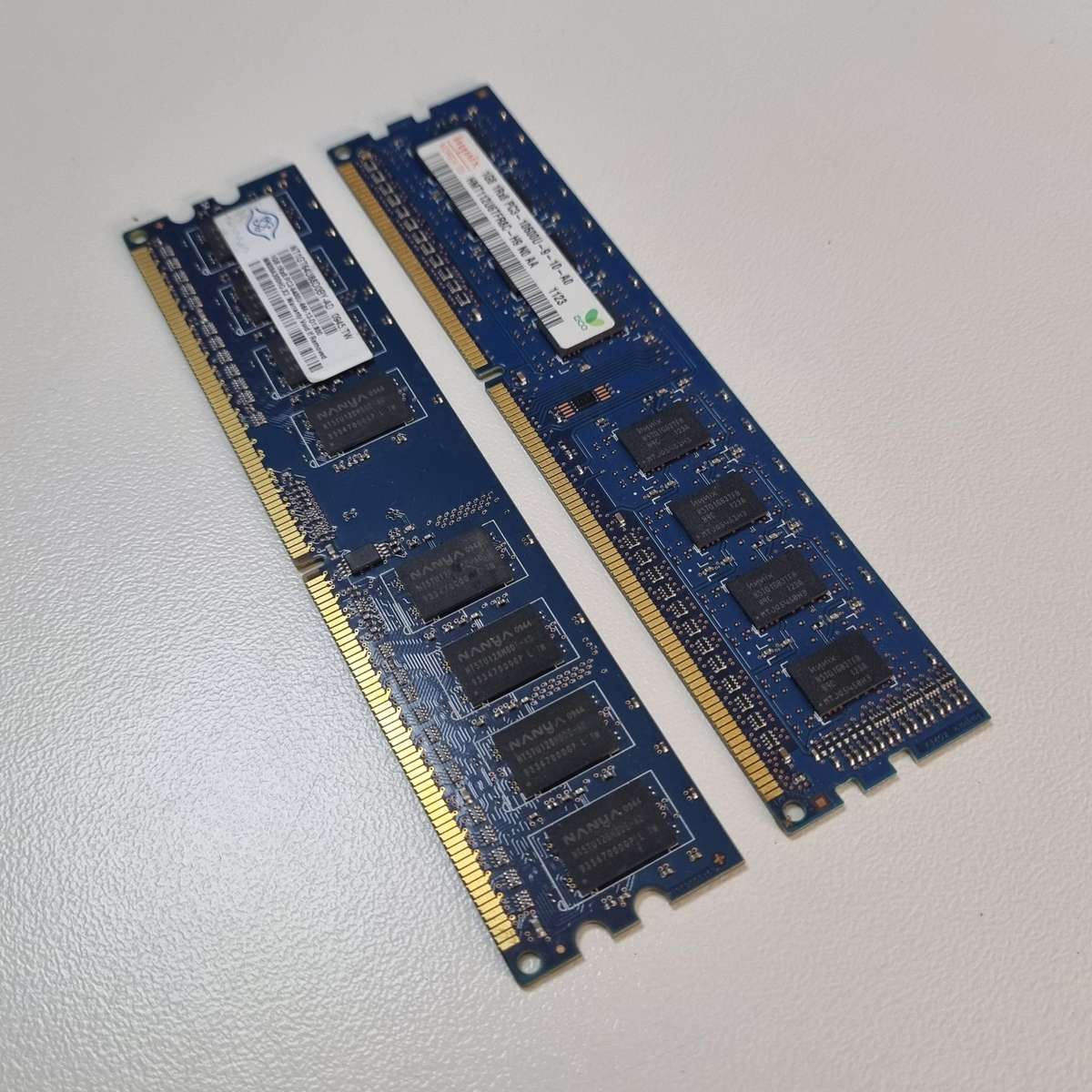 2 x 1GB RAMS
