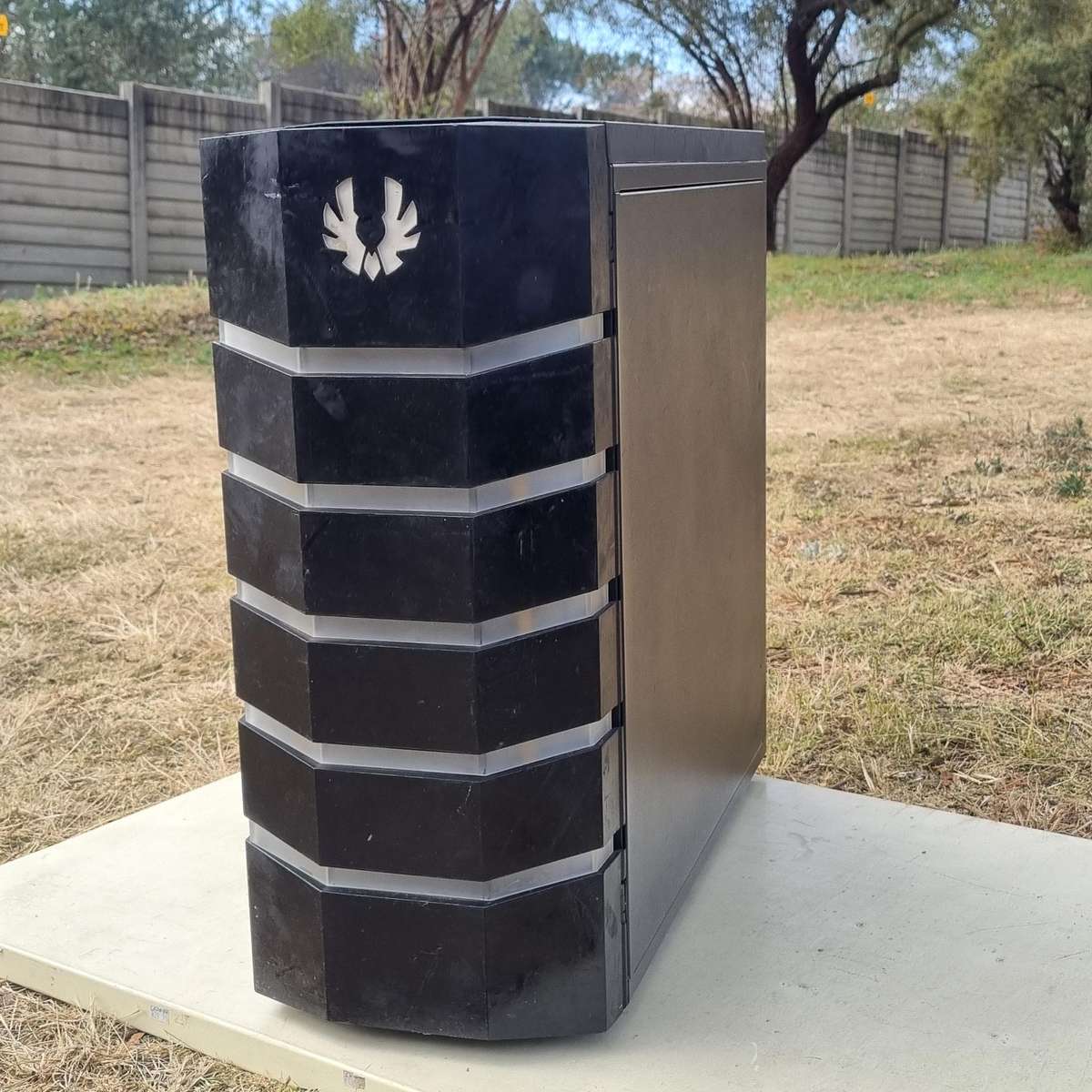 (Empty) Big Gaming Case with huge LED fans