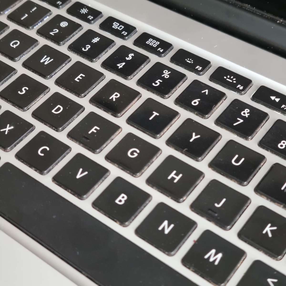 Macbook Pro i7 - 16GB/265 ssd Retina display