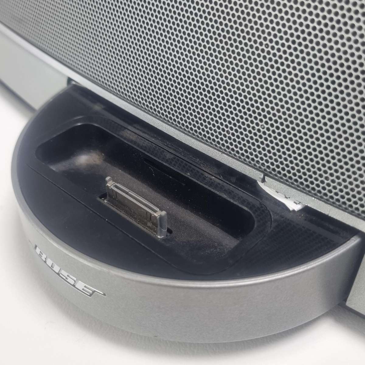 Bose Sounddock with Aux (Switching on and playing. Read details)