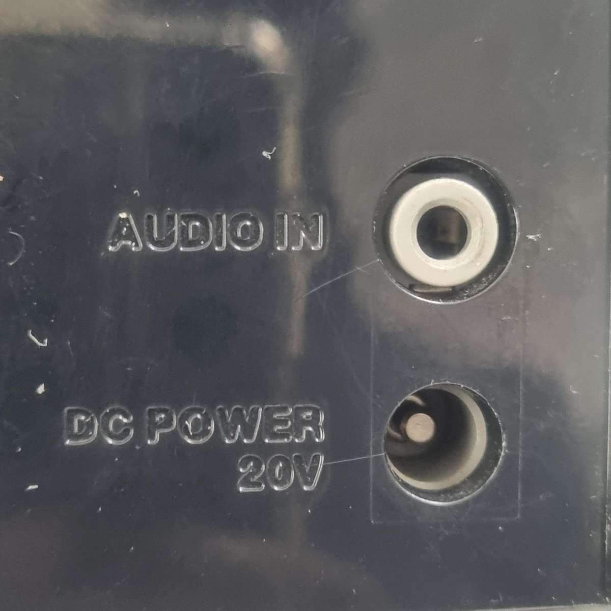 Bose Sounddock with Aux (Switching on and playing. Read details)