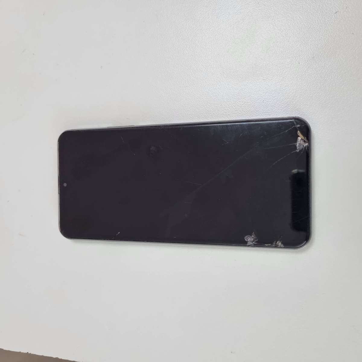 Stylo smart phone (switches on / damaged screen)