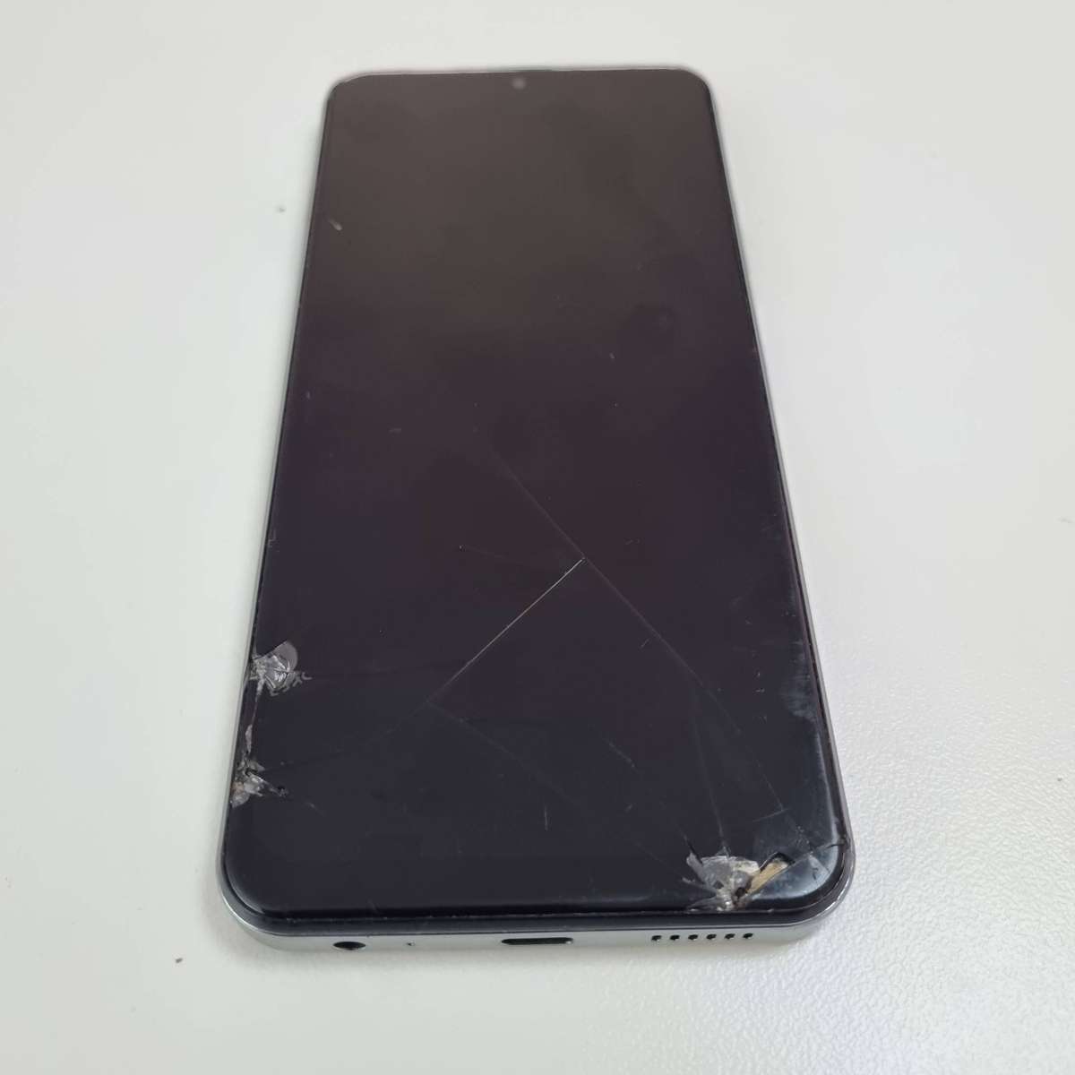Stylo smart phone (switches on / damaged screen)