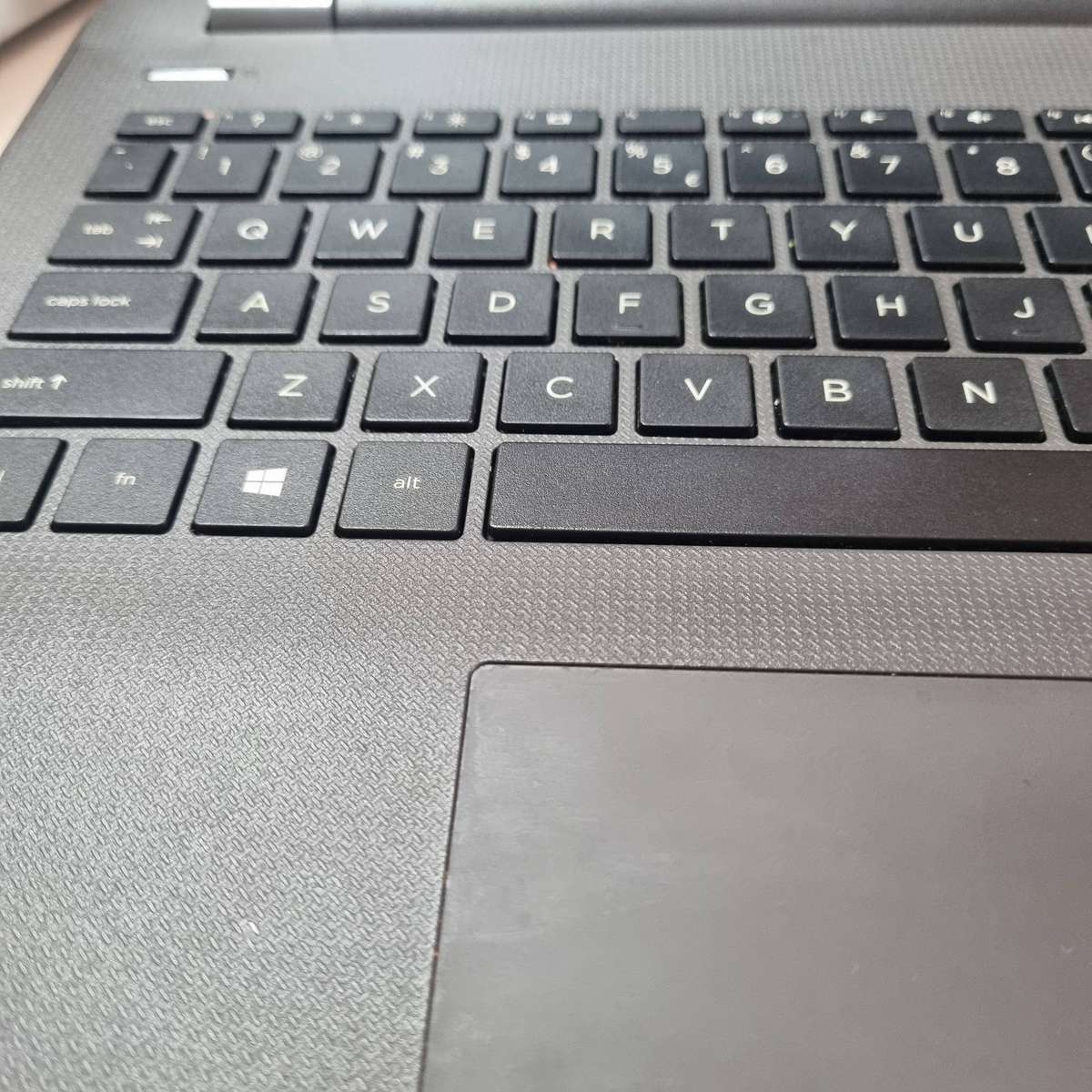 Intel Core i5-7200U (7th Gen) HP 250 G6 Notebook PC