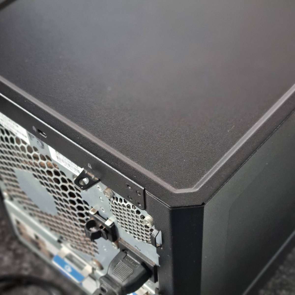 HP ProLiant MicroServer Gen8. (keeps flashing red)