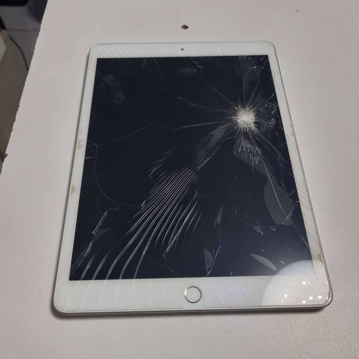 For parts. Apple iPad 7th Generation (Model A2197).