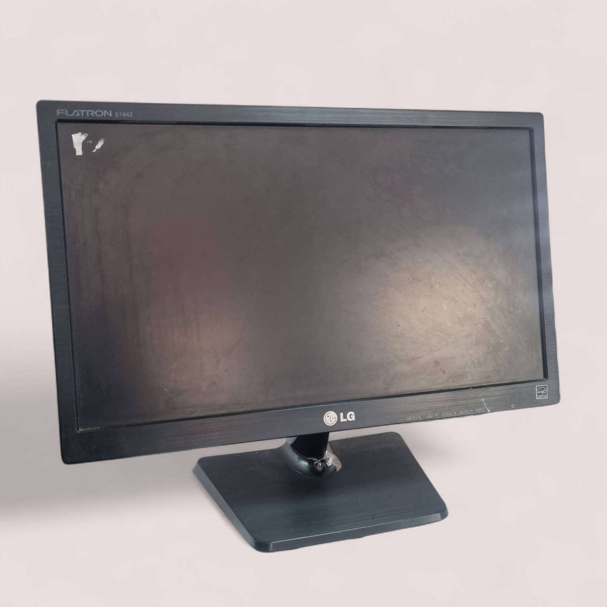 LG E1942C (The screen is okay, but is not switching) on)