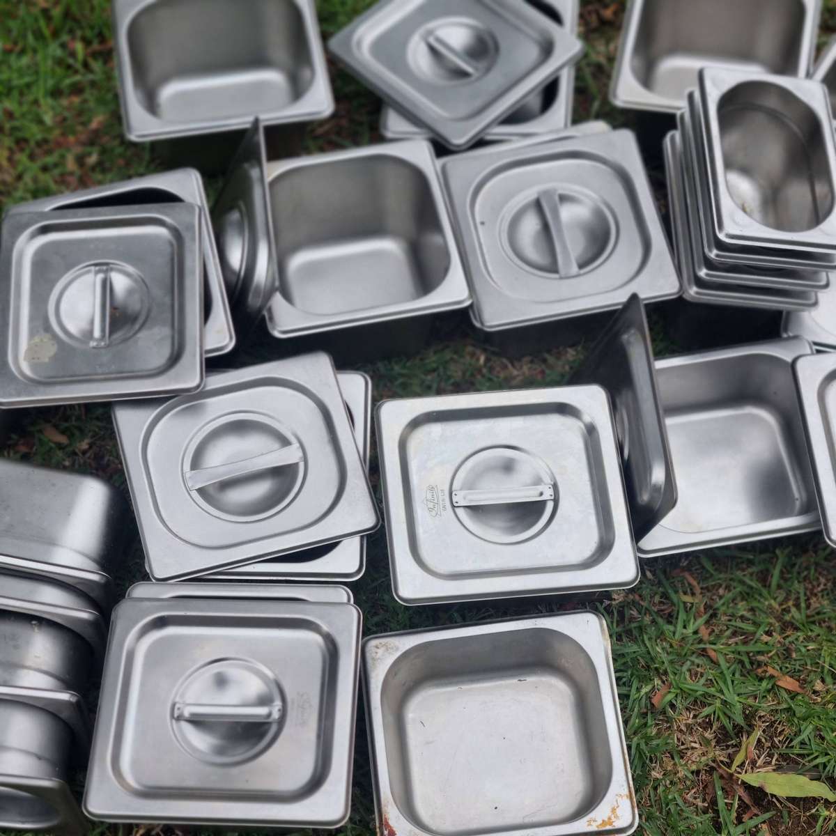 31 Infiniti GN 1/6 Stainless Steel Pans + 2 Bread size ones