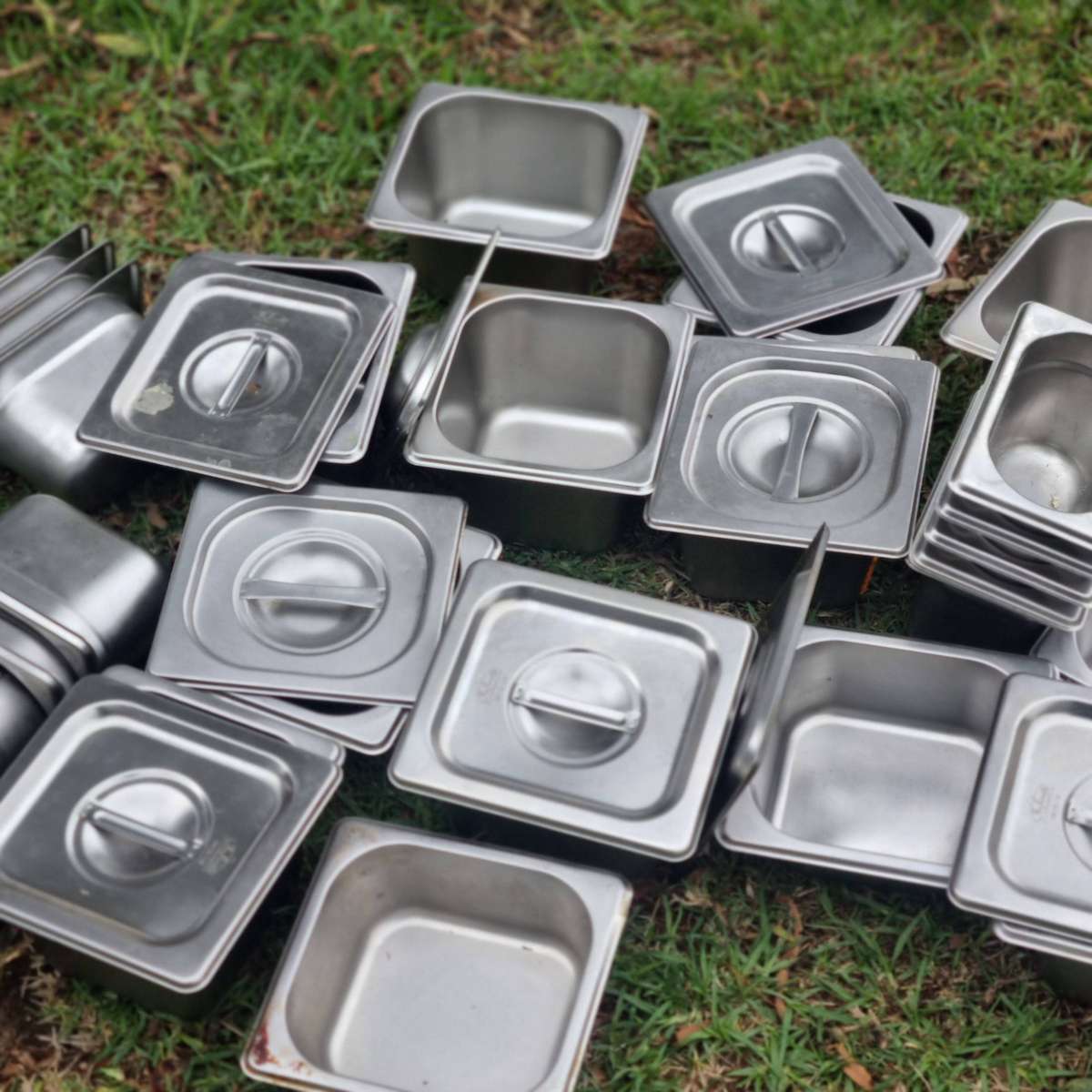 31 Infiniti GN 1/6 Stainless Steel Pans + 2 Bread size ones