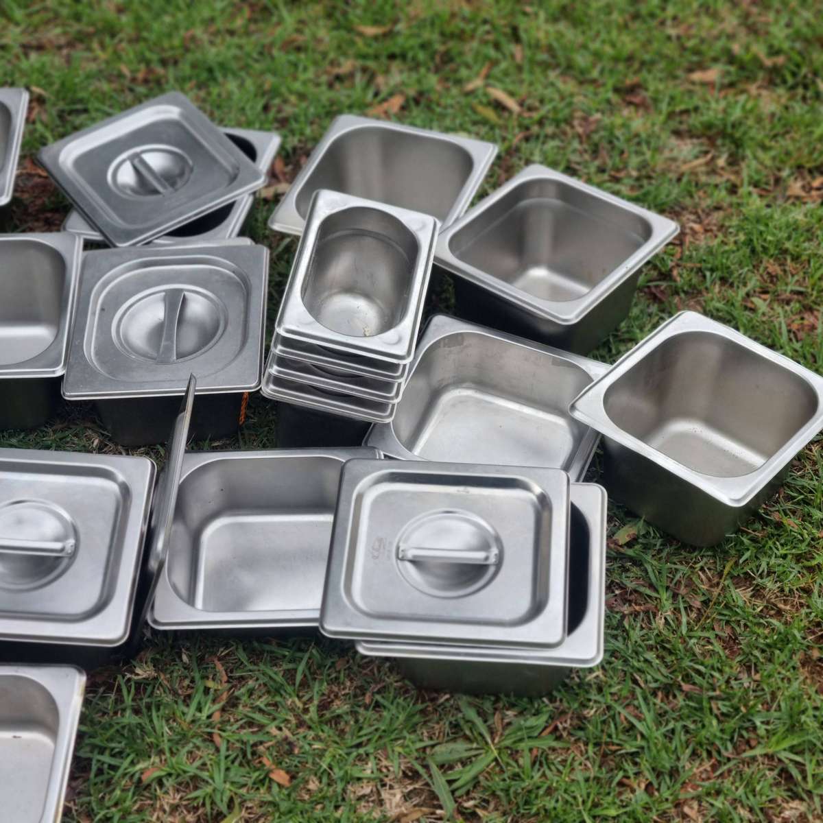 31 Infiniti GN 1/6 Stainless Steel Pans + 2 Bread size ones