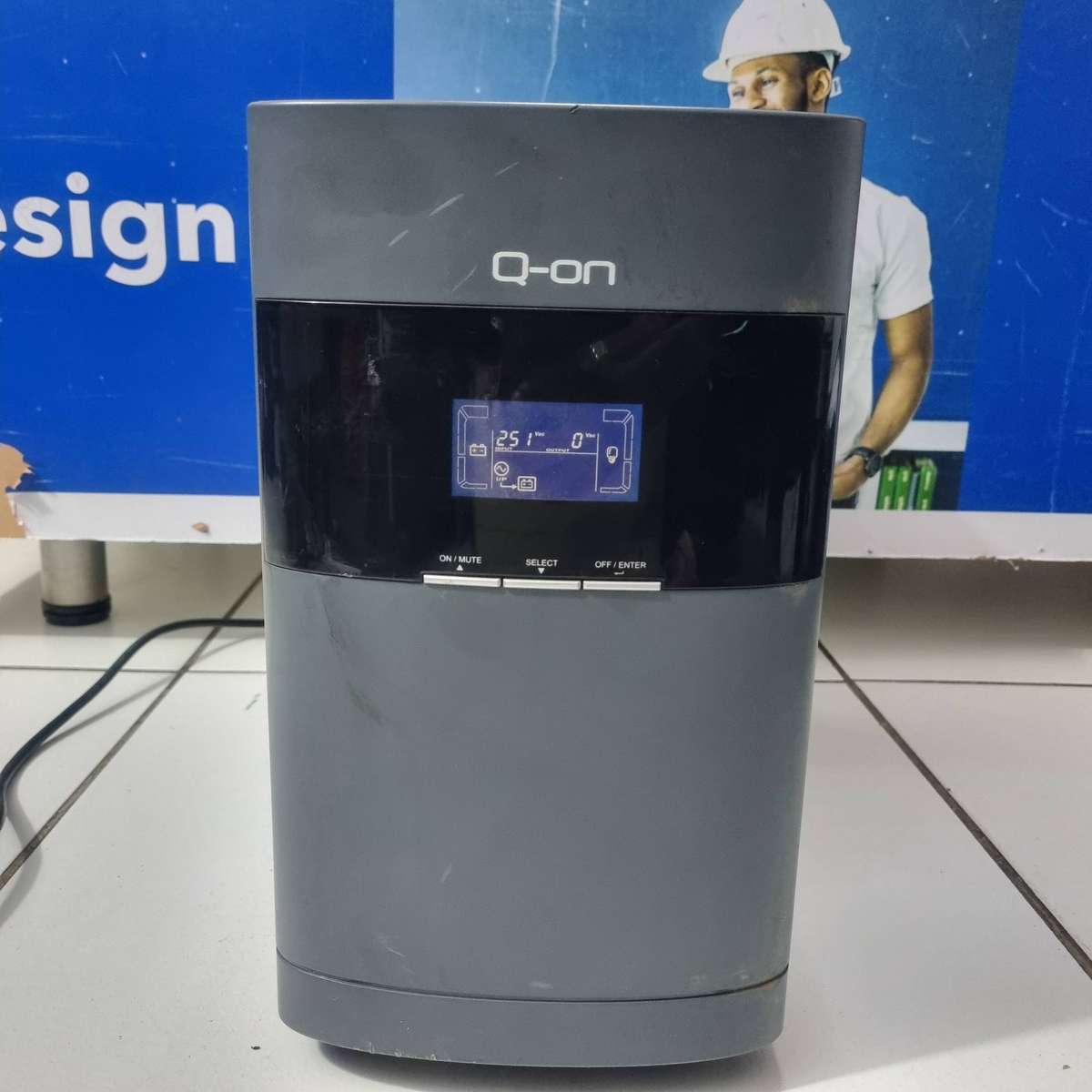 Q-ON QS-2K UPS (2000 VA / 1600 W)