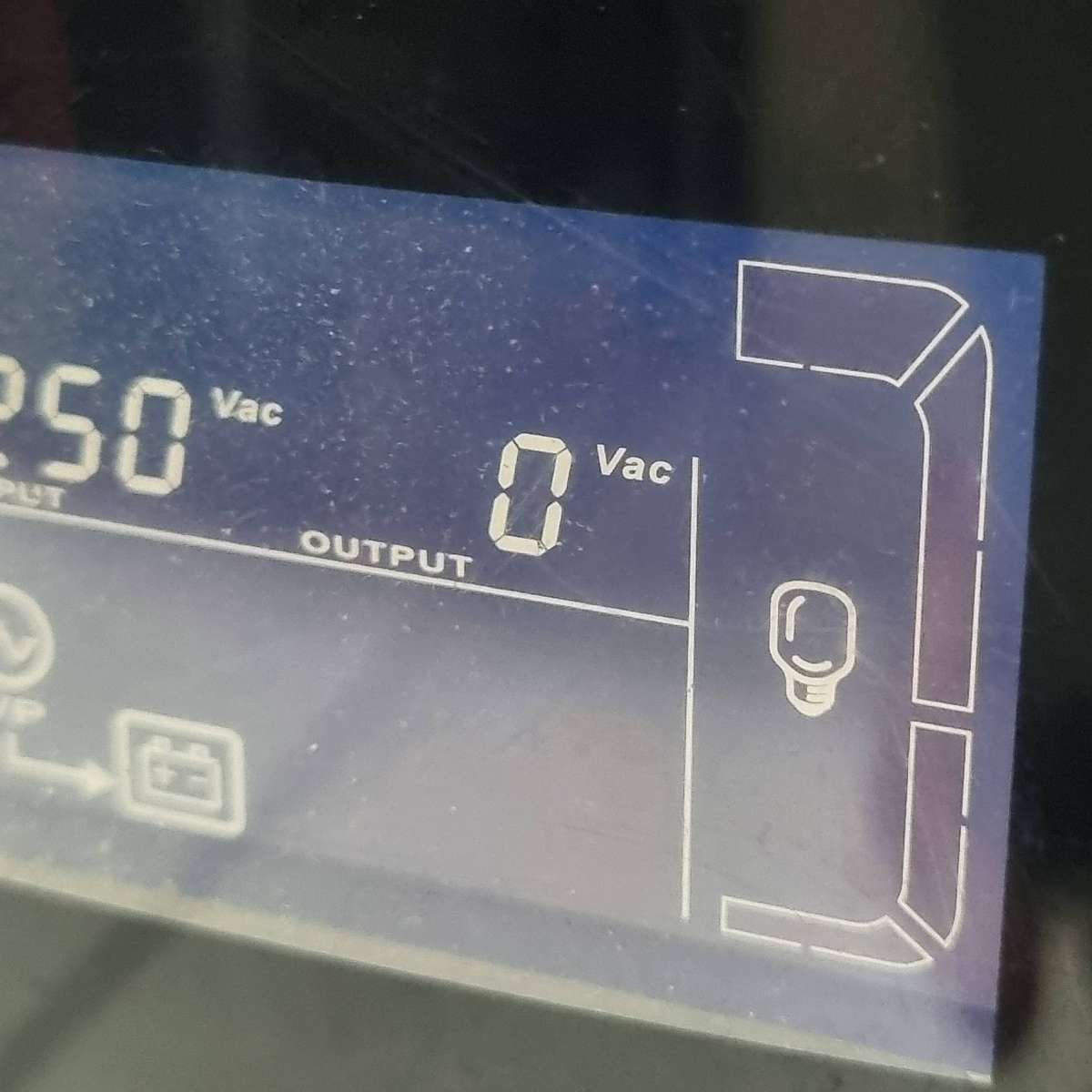 Q-ON QS-2K UPS (2000 VA / 1600 W)