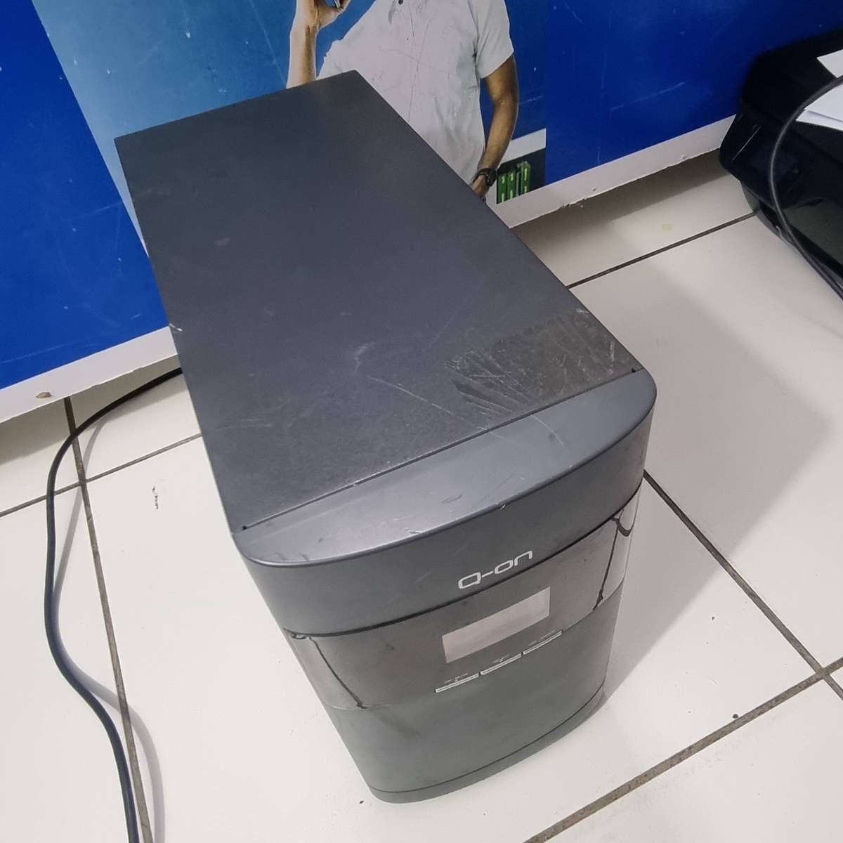 Q-ON QS-2K UPS (2000 VA / 1600 W)