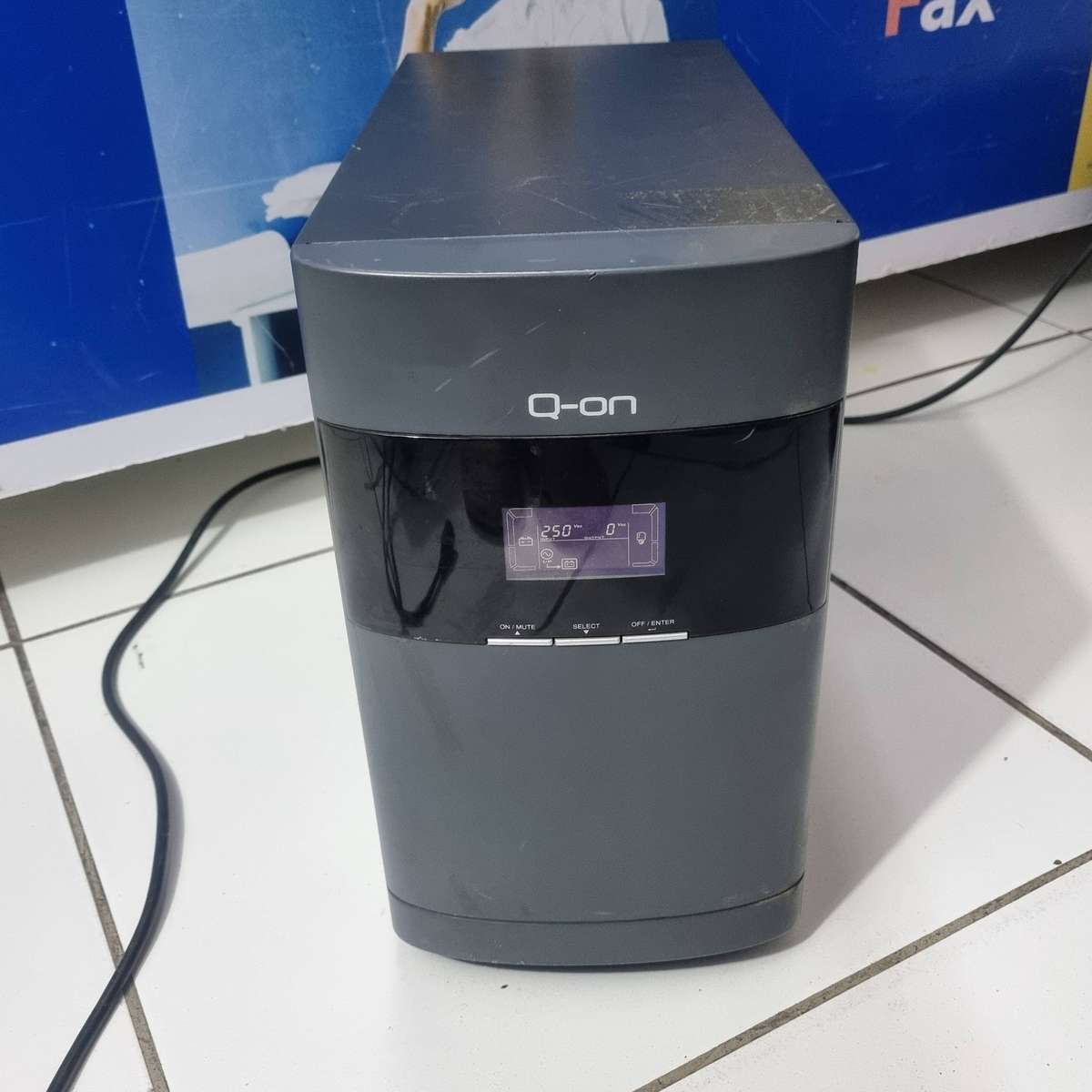 Q-ON QS-2K UPS (2000 VA / 1600 W)