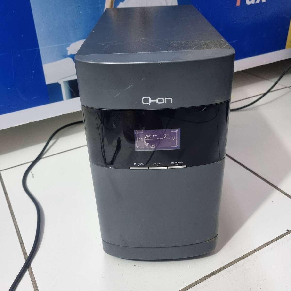 Q-ON QS-2K UPS (2000 VA / 1600 W)