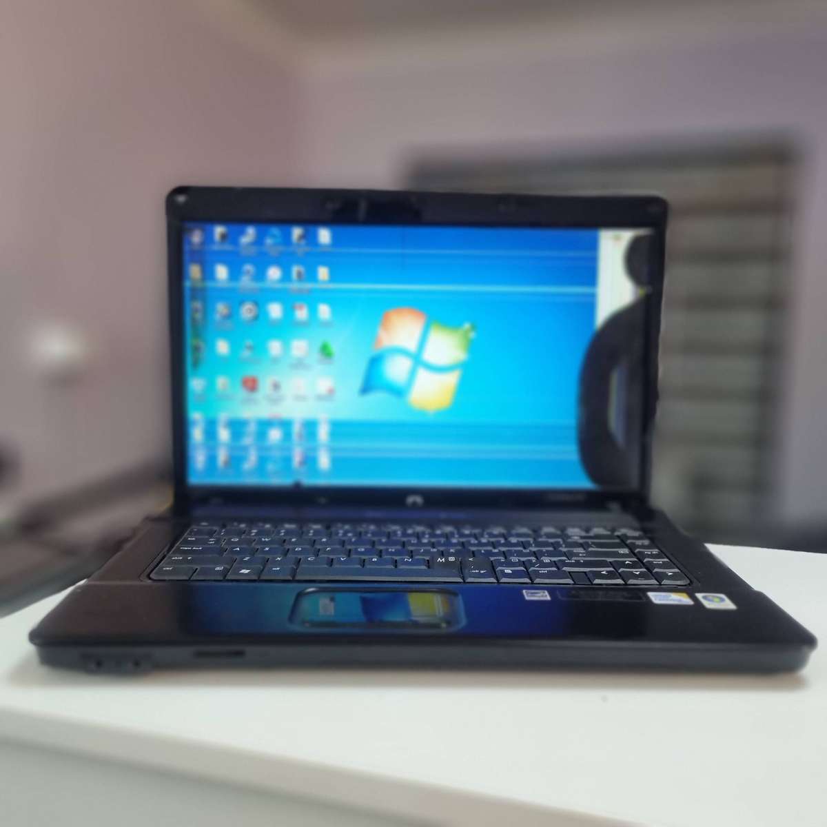 HP Compaq 610 laptop (working. See details)