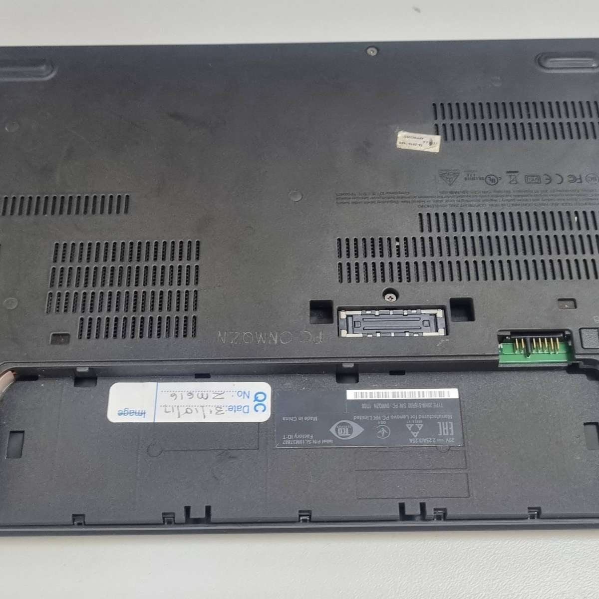 Lenovo ThinkPad X270  Switches On & Off (Needs Attention)