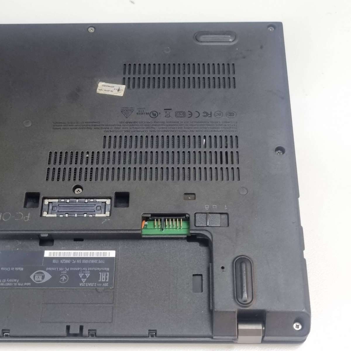 Lenovo ThinkPad X270  Switches On & Off (Needs Attention)