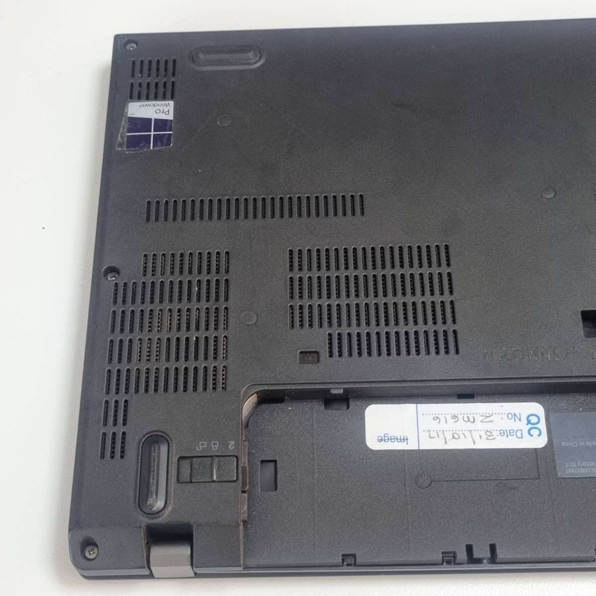 Lenovo ThinkPad X270  Switches On & Off (Needs Attention)