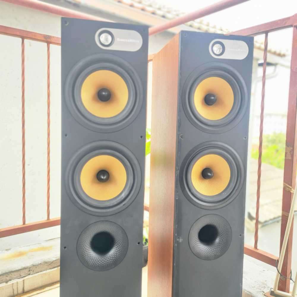 B&W 684 Speakers