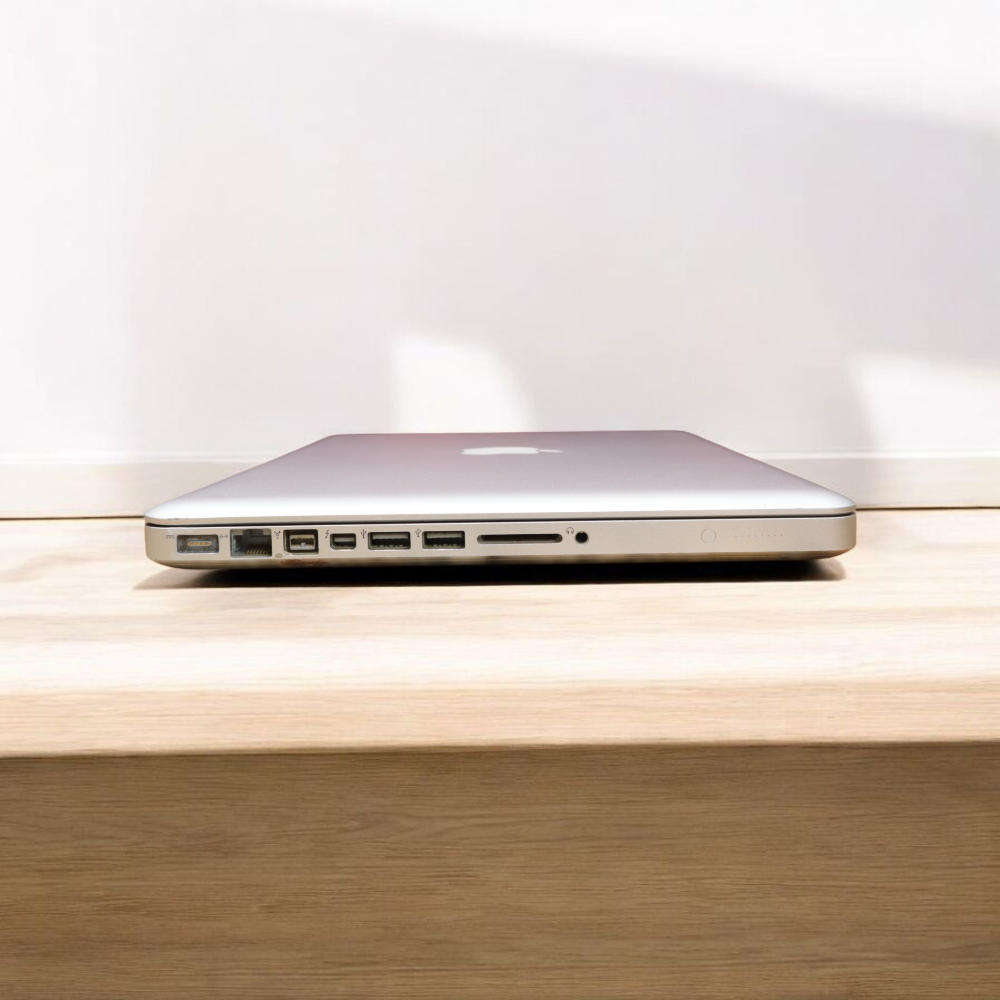 16GB RAM MacBook Pro (13-inch) Core i5. 240 GB SSD